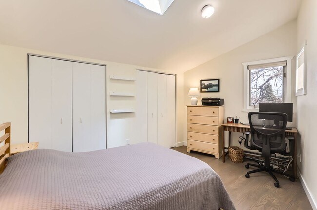 Building Photo - Peaceful 4 BDR Retreat in West Boulder