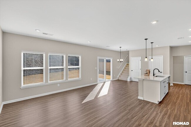 Building Photo - 102 alpine ct