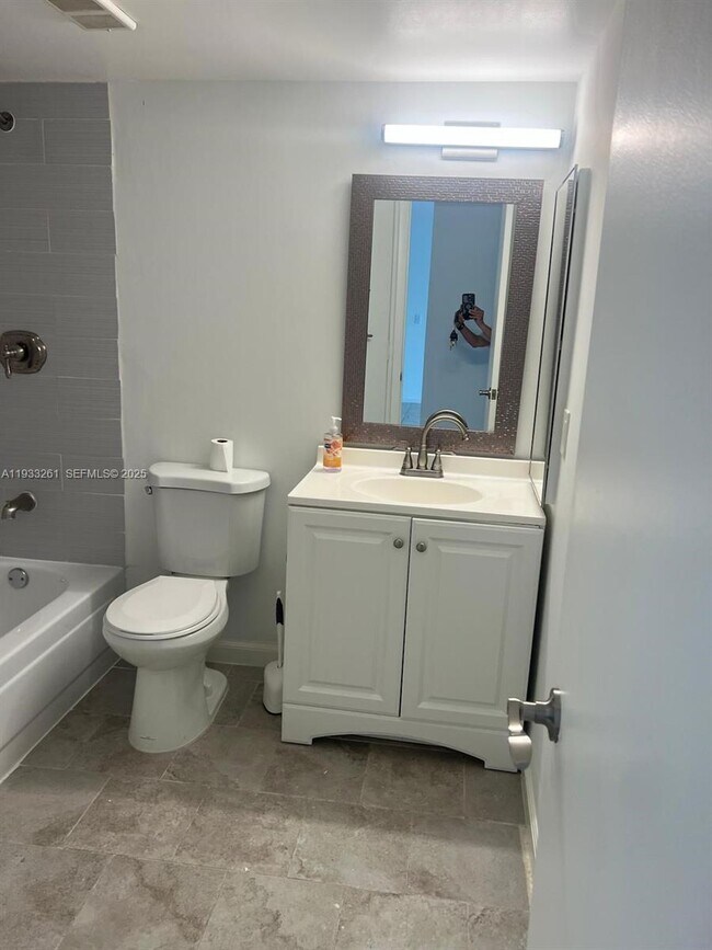 Building Photo - 8821 Wiles Rd