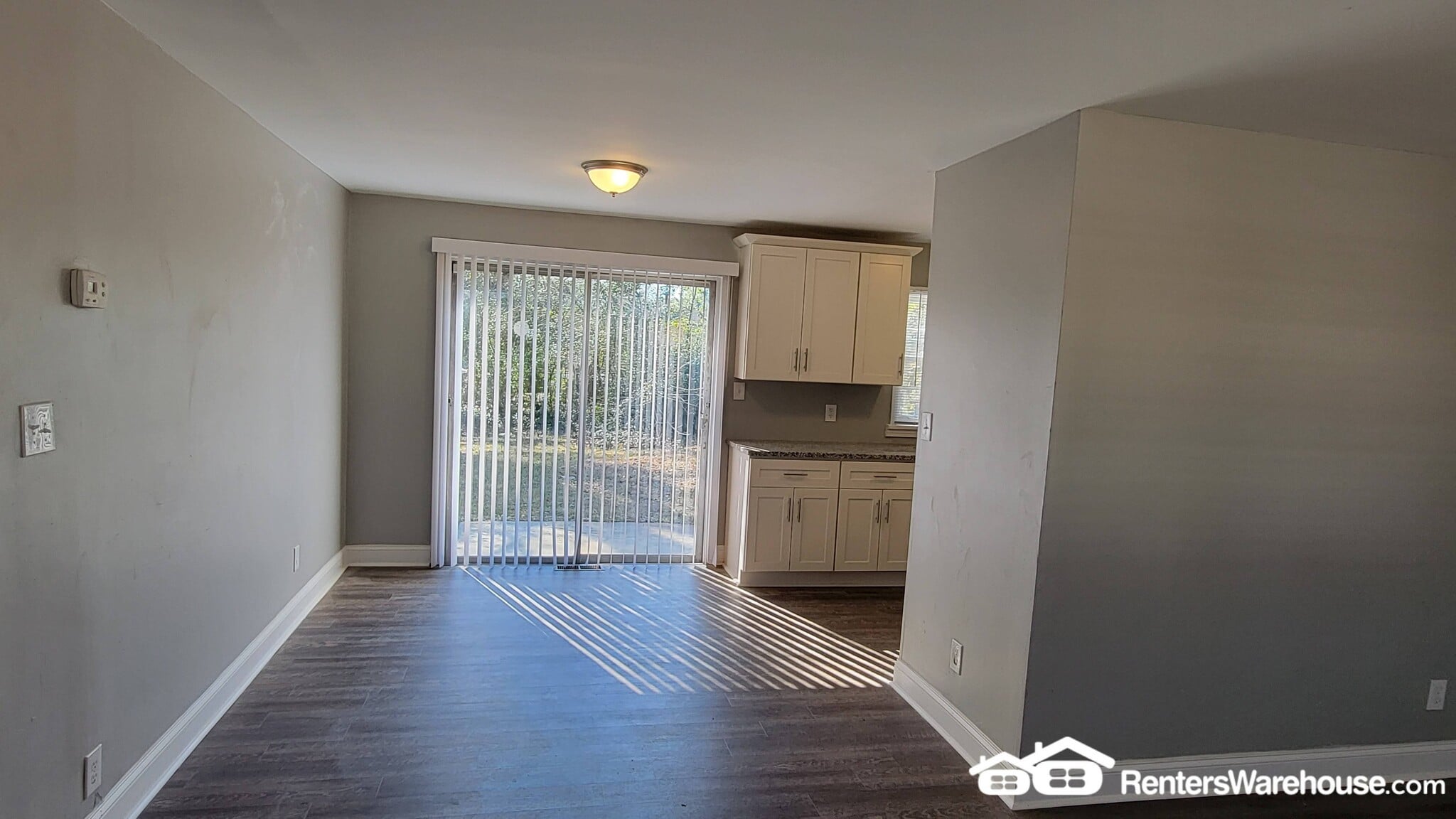 Building Photo - 131 Oak Dr SW