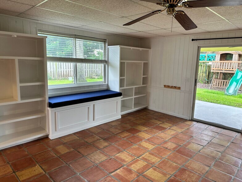 Building Photo - 825 Buttonwood Rd