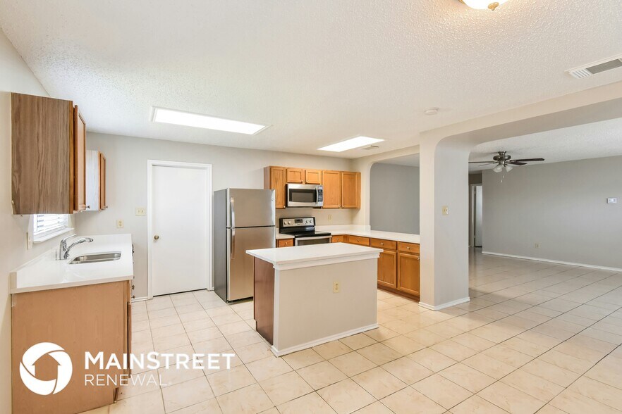 Building Photo - 8027 Chestnut Cape Dr