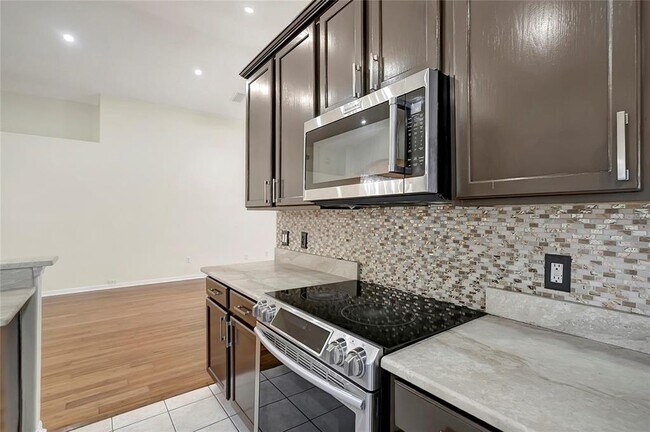 Building Photo - 3929 Washburn Pl