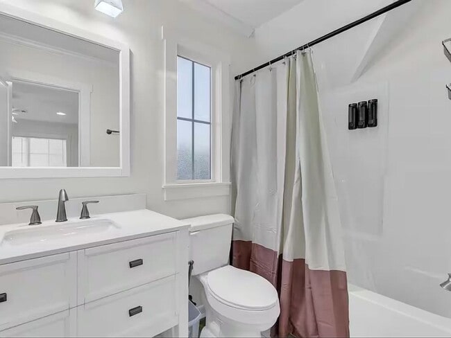 Building Photo - Fully Furnished 5-Bedroom Home Near MSU | En-Suite Baths + All Utilities Included