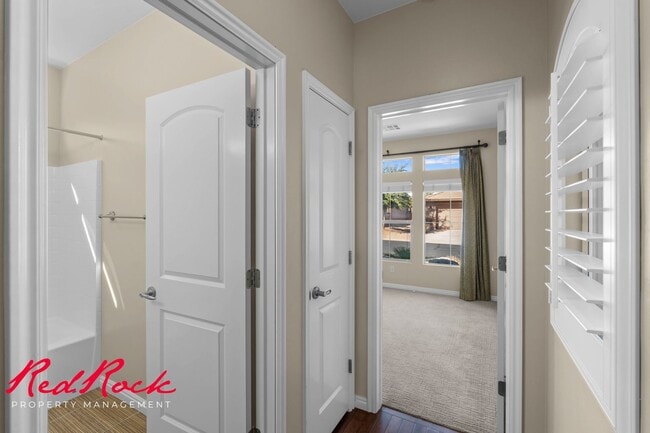 Building Photo - Sun River 2 Bedroom Home with Bonus Den! First Class Amenities!