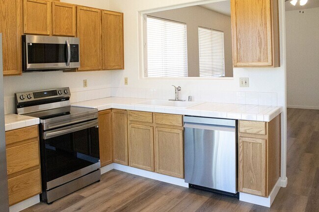Building Photo - 3 Bedroom  2 Bath New Paint, Flooring and ...