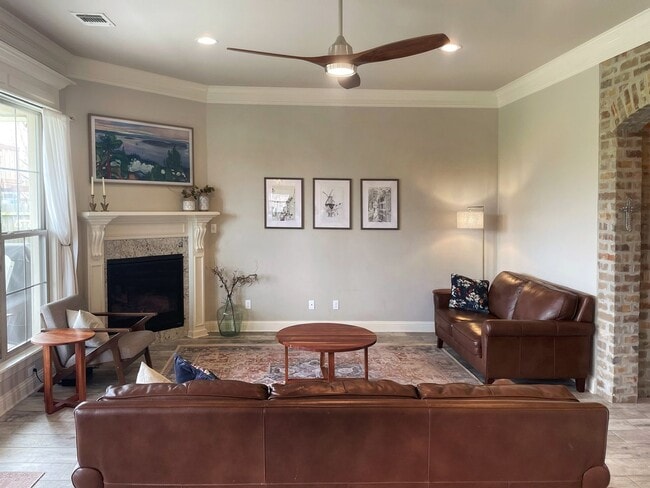 Building Photo - Large and in Charge!! Gated community close to Barksdale Air Force Base.