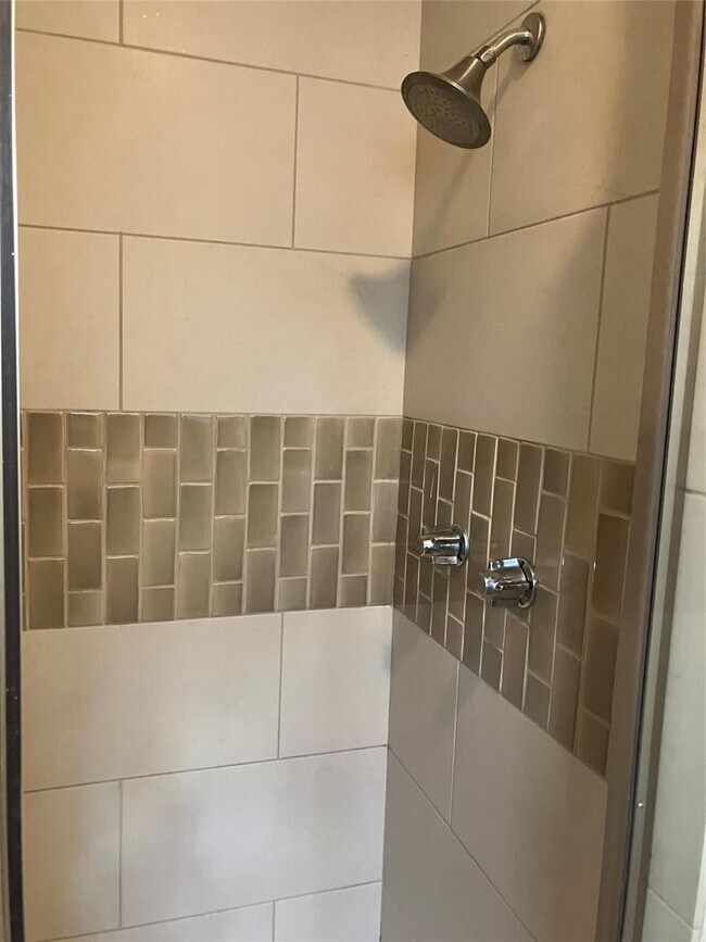 Building Photo - 1921 W 39th St