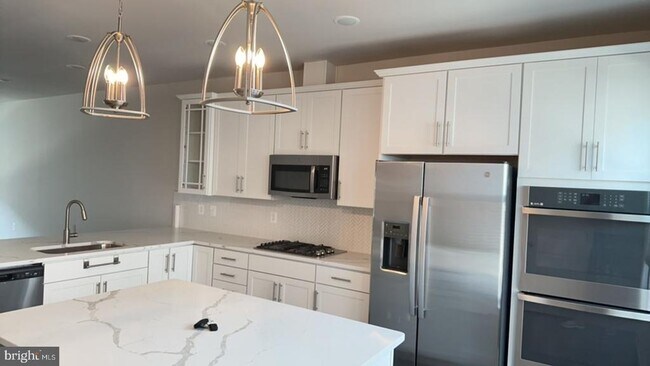 Building Photo - 7224 Mountaineer Dr