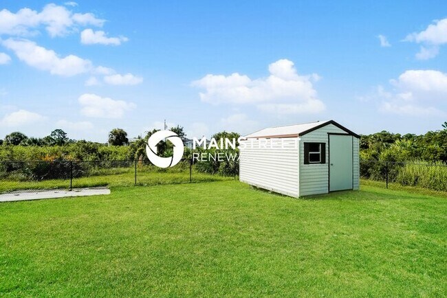 Building Photo - 3 Bedroom Pet-Friendly Home in Lehigh Acre...