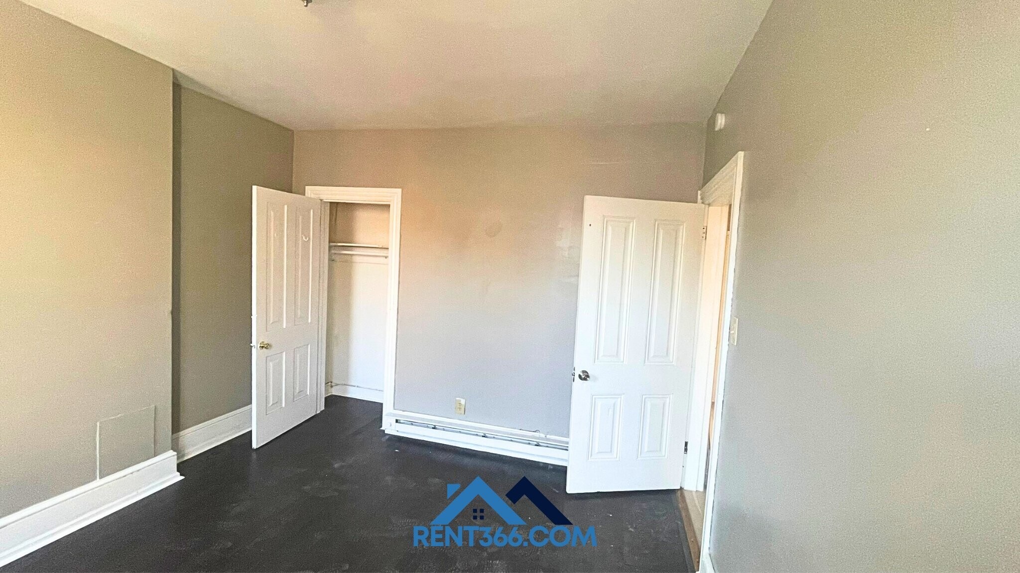 Building Photo - 101 N George St