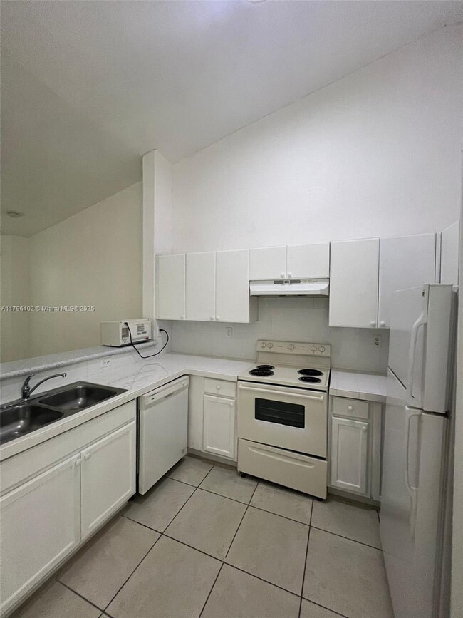 Primary Photo - 1661 SE 28th St