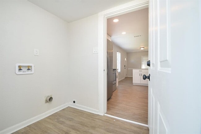 Building Photo - 309 Buhler Dr