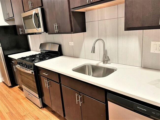 Primary Photo - 4405 N Kimball Ave