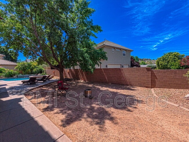 Building Photo - 2478 E Springs Dr