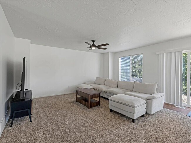 Building Photo - 991 Oldham Dr