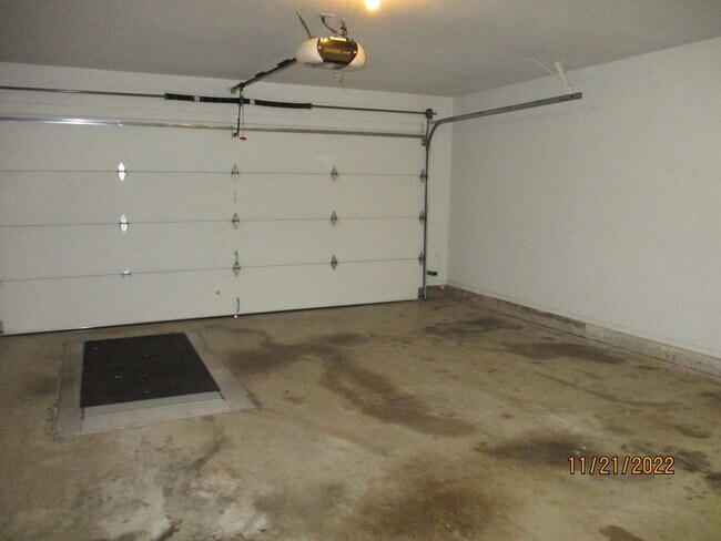 Building Photo - (3) Bed/(2) Bath w/ Storm Shelter! Pets Negotiable!