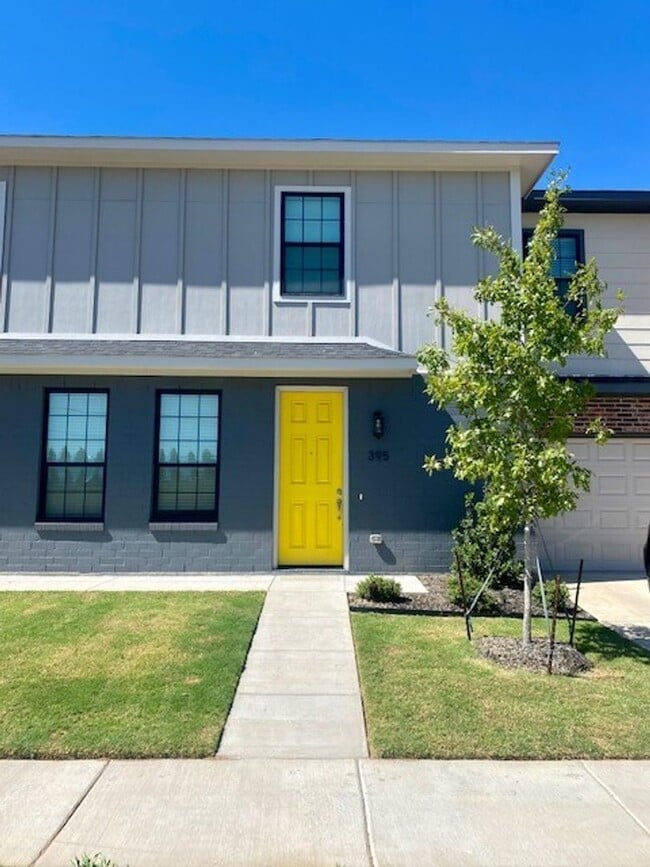 Building Photo - SPRING MOVE IN SPECIAL