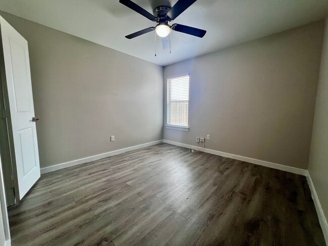 Building Photo - $500 MOVE-IN SPECIAL: Spacious 3-Bedroom Townhouse Near Texas Tech