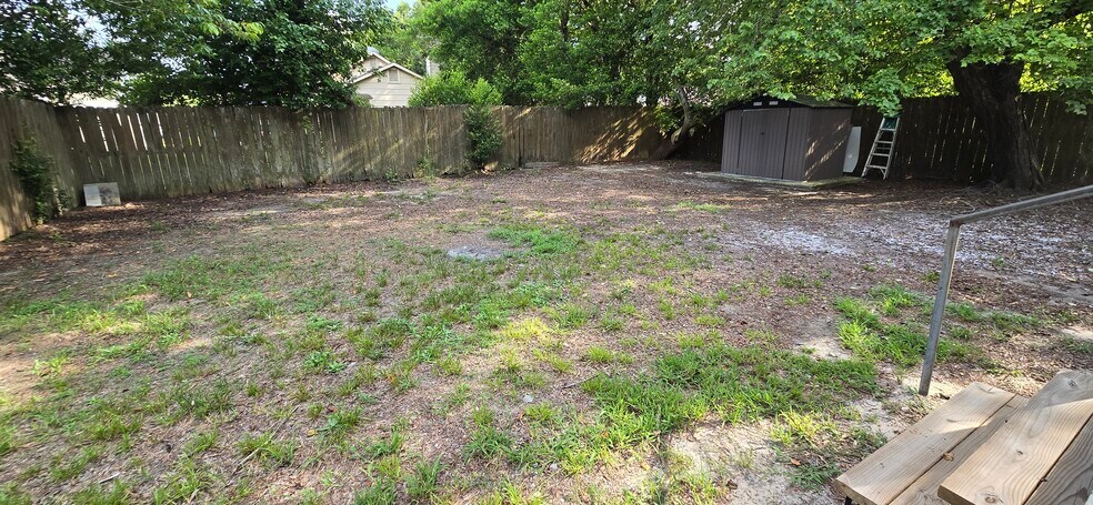 Building Photo - 310 Poe Ave