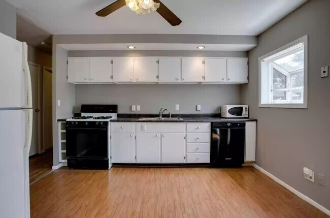 Building Photo - 2503 W Kirby Ave