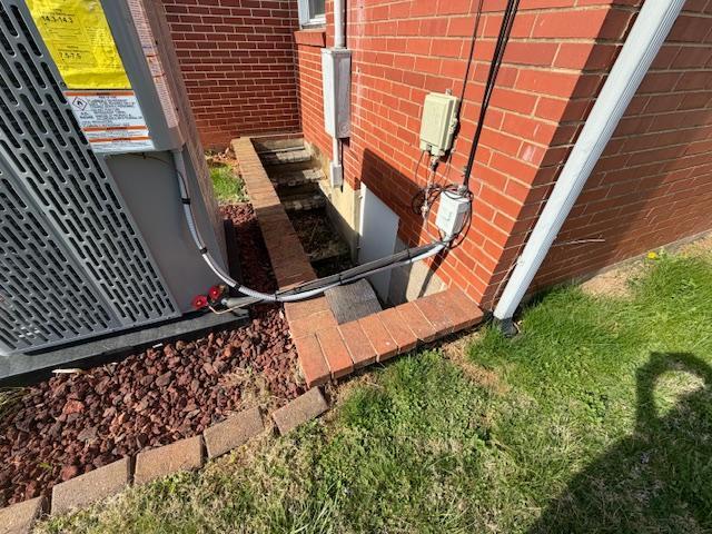 Building Photo - 145 Center St