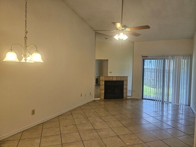 Building Photo - $995.00 - 2/2 - Newly Upgraded