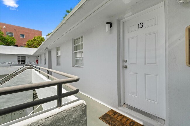 Building Photo - 541 NE 62nd St