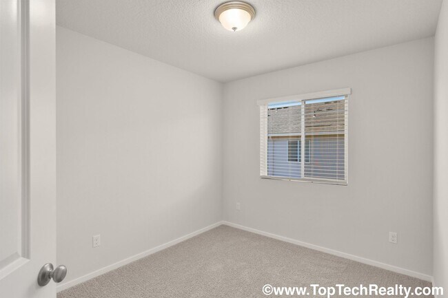 Building Photo - Beatiful New Construction Townhome In North Bethany, 3BR! Great Location, A+Schools!