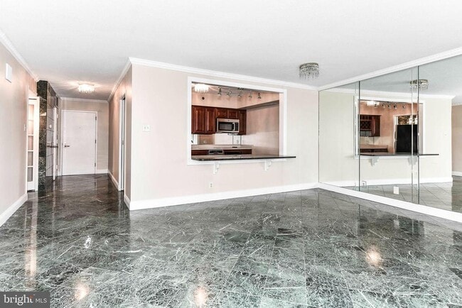 Building Photo - 1200 Crystal Dr