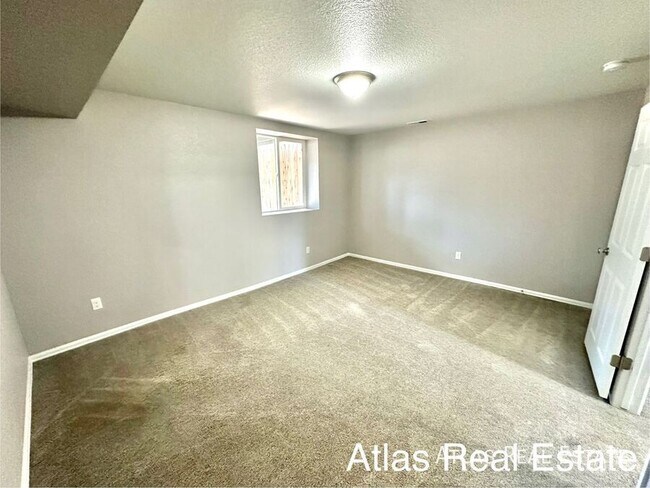 Building Photo - 5445 Fiesta Ln