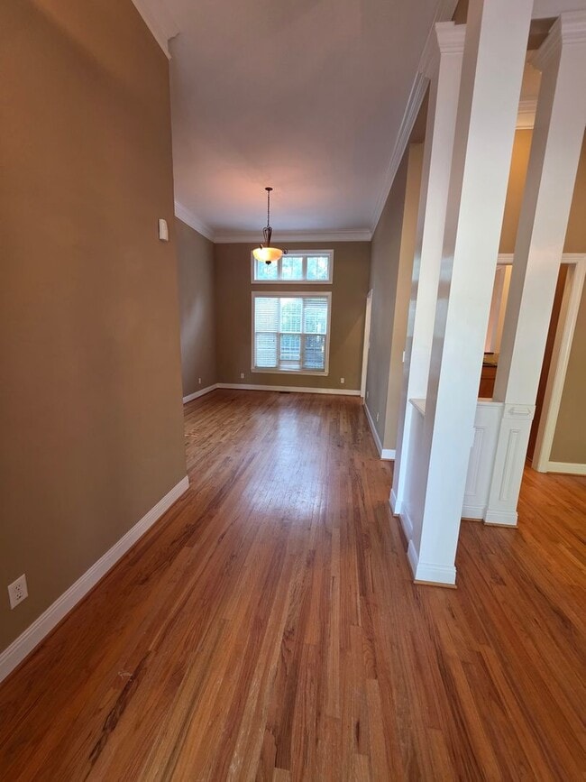 Building Photo - 306 Lochleven Ct