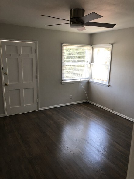 Living room - 1033 Pearl St