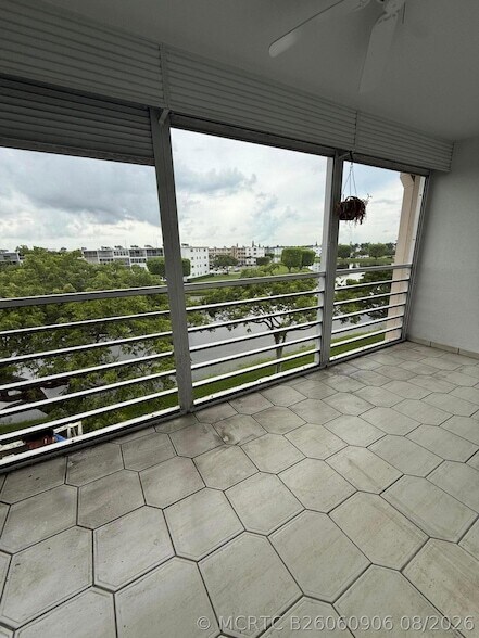 Building Photo - 4024 Newcastle B