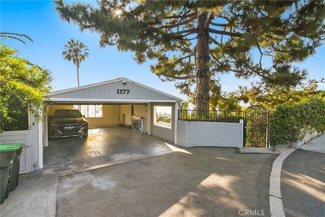 Building Photo - 1177 Temple Hills Dr
