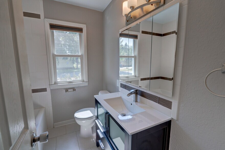 Building Photo - 5212 Midmoor Rd