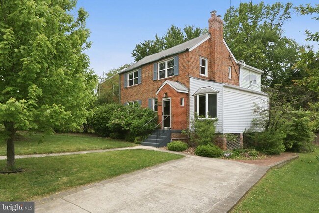 Building Photo - 8007 Wildwood Dr