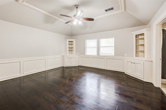 Building Photo - 11 E Wedgemere Cir