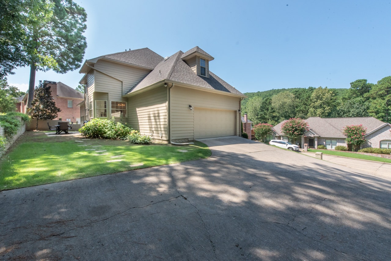 Building Photo - 15 Lorian Dr