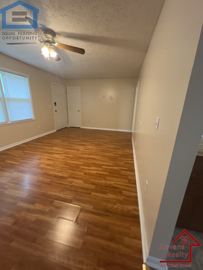 Building Photo - 1340 Hidden Valley Dr