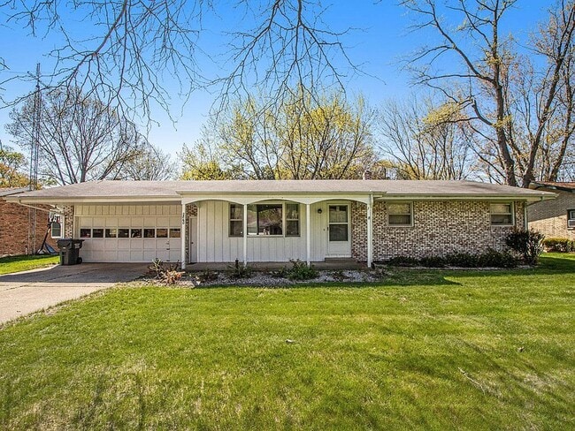 Primary Photo - 3-bedroom, 1.5 bathroom, fully furnished home