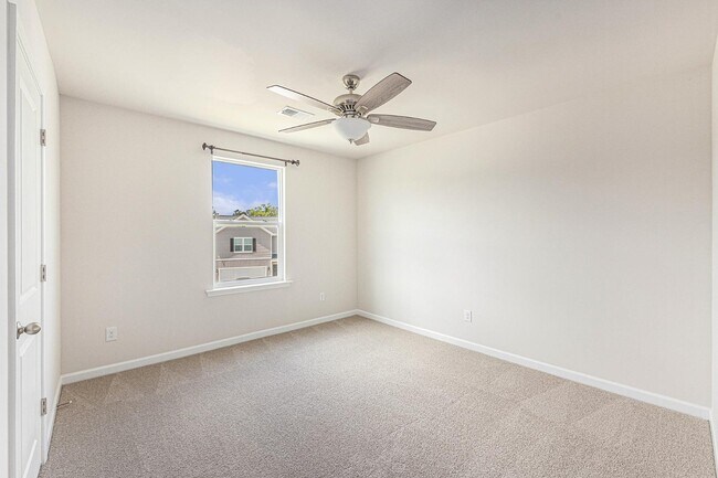 Building Photo - 715 McRoy St
