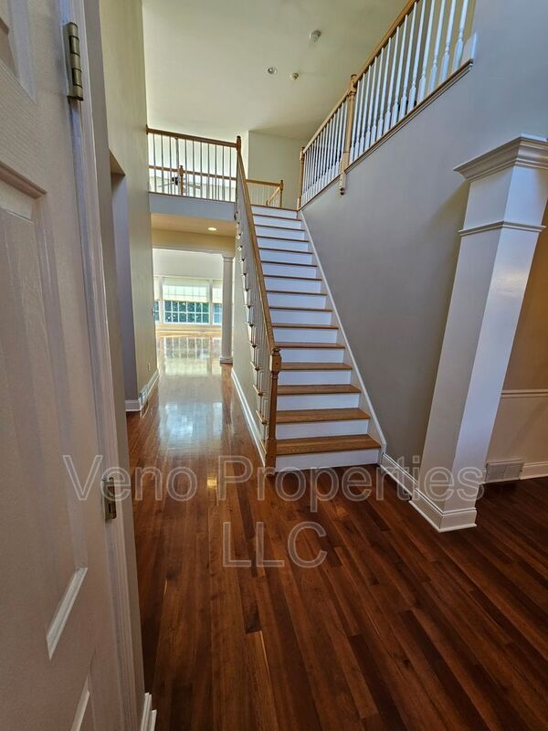 Building Photo - 5 Brighton Ct