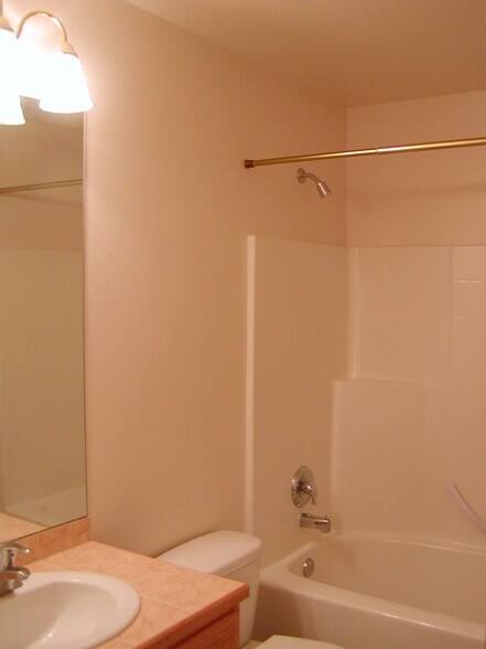 Building Photo - 312 G St SW #A