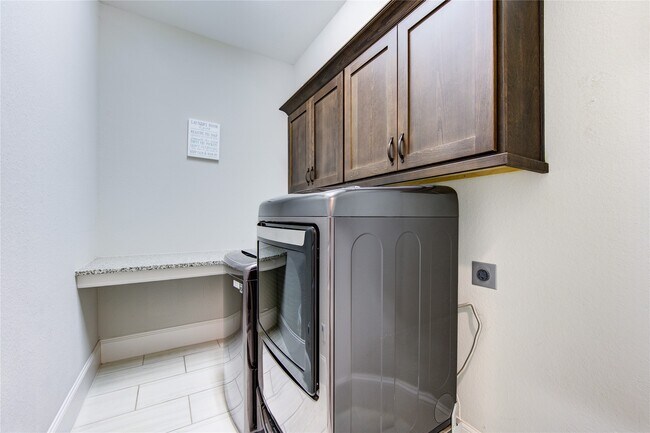 Building Photo - 2403 Juniper Bnd