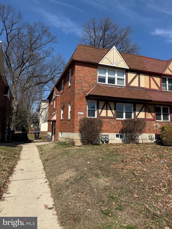 Building Photo - 637 Hamilton St