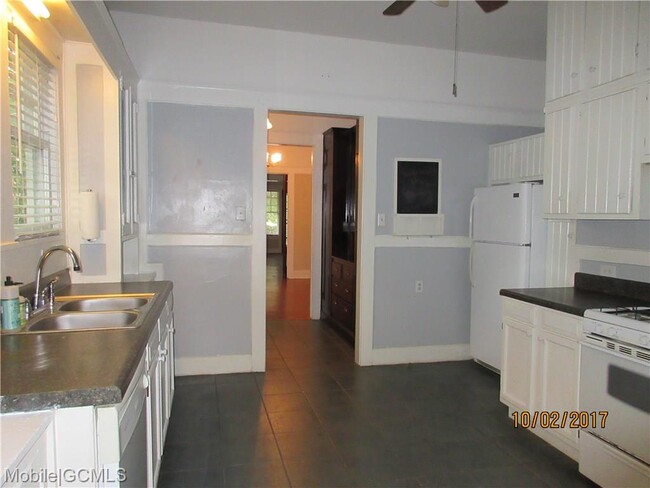Building Photo - 1576 Dauphin St