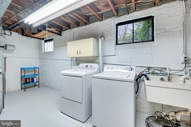 Building Photo - 5023 Druid Dr