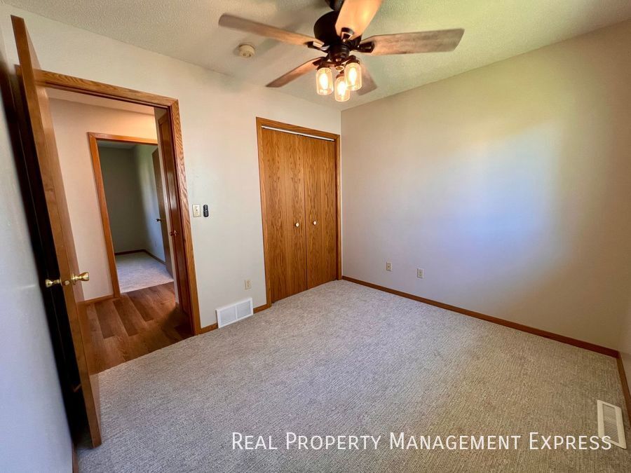 Building Photo - Beautiful 3 Bed 2 Bath House in West Sioux...