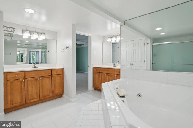 Building Photo - 1515 S Arlington Ridge Rd